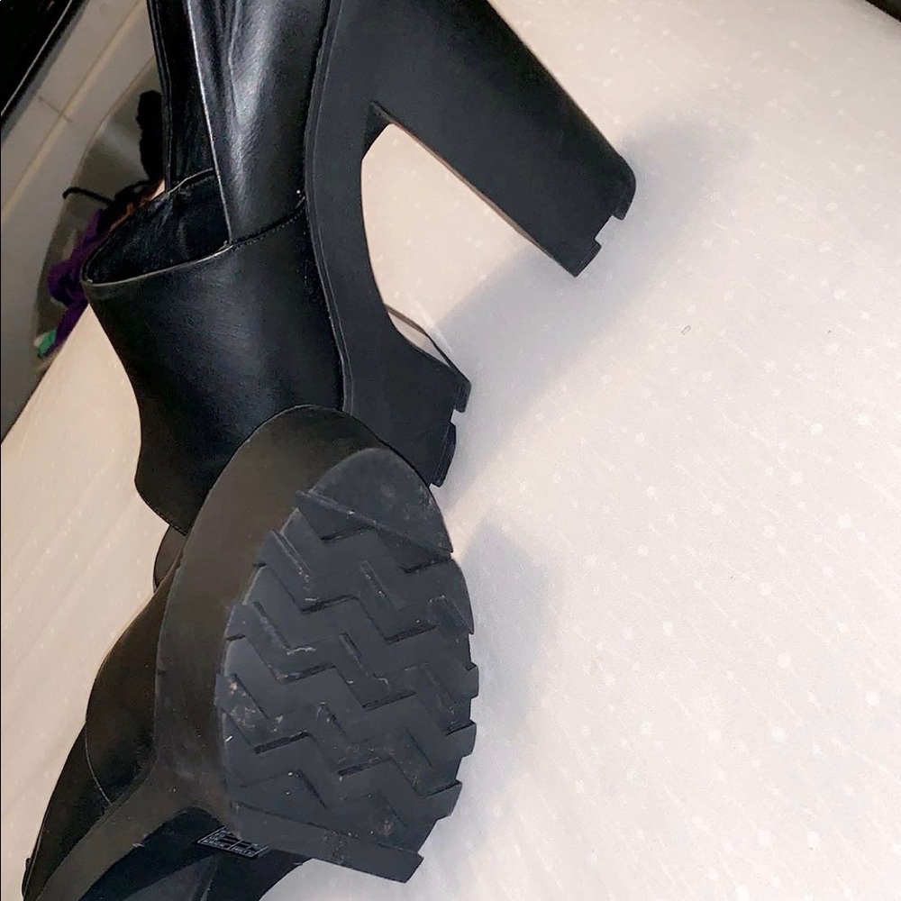 Black heel boots